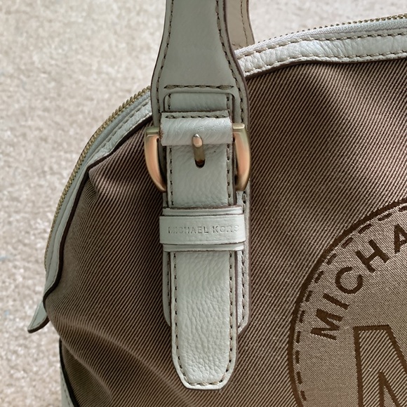 Michael Kors Beautiful purse. Leather & fabric great condition used few times. - Picture 8 of 8